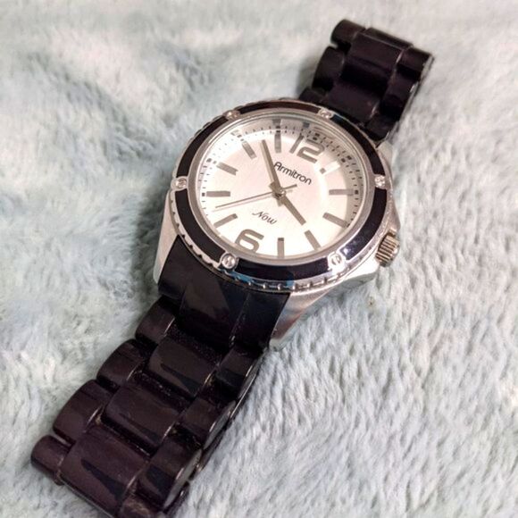 Vintage NWOT Armitron "Now" Ladies Watch  - Black Acrylic Band - New Battery - Picture 6 of 13